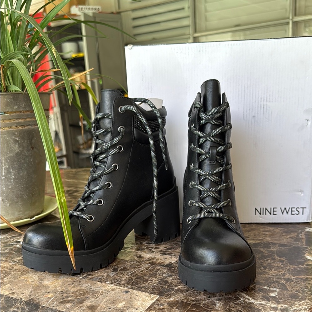 Nine West Quona Black Lace Up Boots size 8